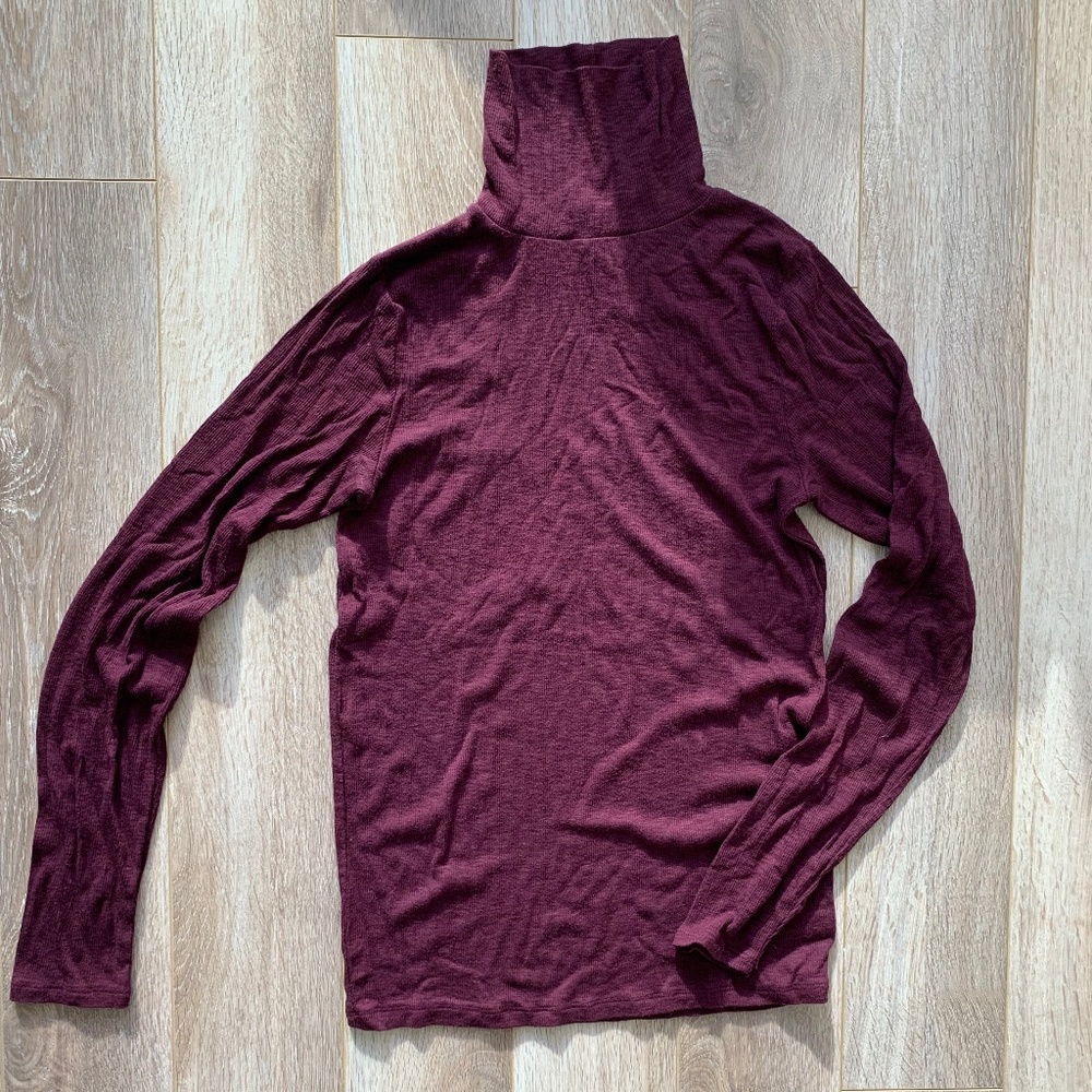 Flattering Maroon Aerie Turtleneck - Size Medium but fits like a Small